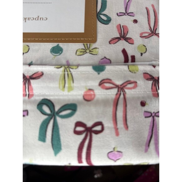 Cupcakes and Cashmere Queen Size Bow Sheet Set - Picture 4 of 4